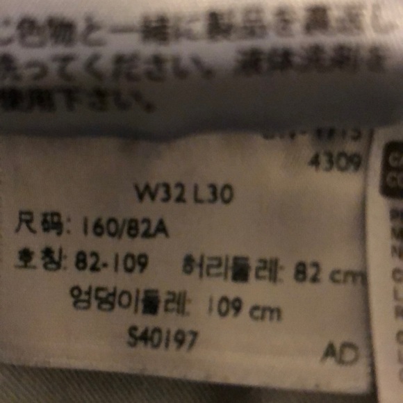 Women’s Levi Strauss Stonewashed Dark Blue Jeans - Picture 5 of 7